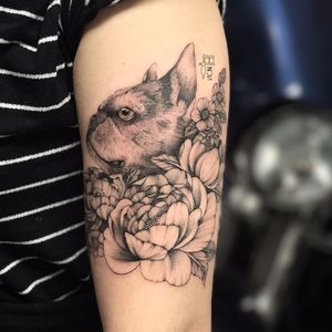 Por Vic Nascimento #VicNascimento #brasil #brazil #TatuadorasDoBrasil #brazilianartist #fineline #botanica #botanical #dog #cao #cachorro #flower #flor #blackwork #pontilhismo #dotwork #doglover #pet #petlover