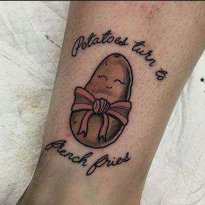Cute neo traditional potato and script tattoo by Clarry Tattoo. #neotraditional #potato #starch #vegetable #Clarry #ClarryTattoo #script #lettering