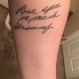 Handwriting scar cover-up tattoo of noahr42fc86232, via Buzzfeed. #handwriting #handwritten #grandmother #family #selfharm #scar #coverup