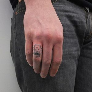 Cross finger tattoo by Indy Voet. #IndyVoet #line #ring #minimalist #simple #handpoke #cross #crucifix #microtattoo