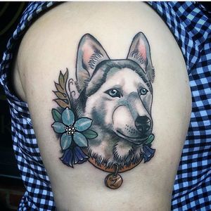 Neo traditional husky dog tattoo by Hayley Blackwood. #neotraditional #flowers #dog #husky #HayleyBlackwood