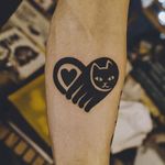 Cat heart tattoo by Woohyun Heo #WoohyunHeo #blackcat #cat #love #heart (Photo: Instagram)