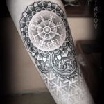 Mandala vegvisir tattoo by Yury Poliakov #vegvisir #YuryPoliakov #vikingcompass #viking #symbol #mandala #dotwork #dotshading #dotshade