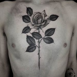 Ed Taemets' long-stemmed roses look great when positioned on his clients' chests (IG—edtaemets). #blackandgrey #EdTaemets #rose