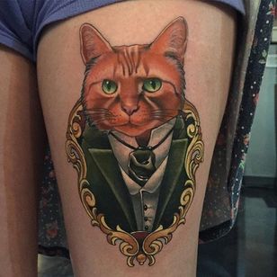 Tatuaje de gato caballero por Paul Marino