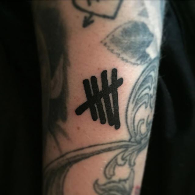Tattoo uploaded by Xavier • Kathrine's logo tattoo #5sos #logotattoo #5SecondsOfSummer #fantattoo • Tattoodo