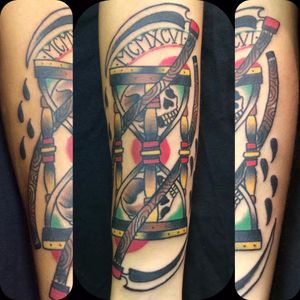 Ampulheta por Clayton Guedes! #TatuadoresBrasileiros #TatuadoresdoBrasil #TattooBr #TattoodoBr #SãoPaulo #tradicional #traditional #oldschool #ampulheta #hourglass #skull #caveira #crânio