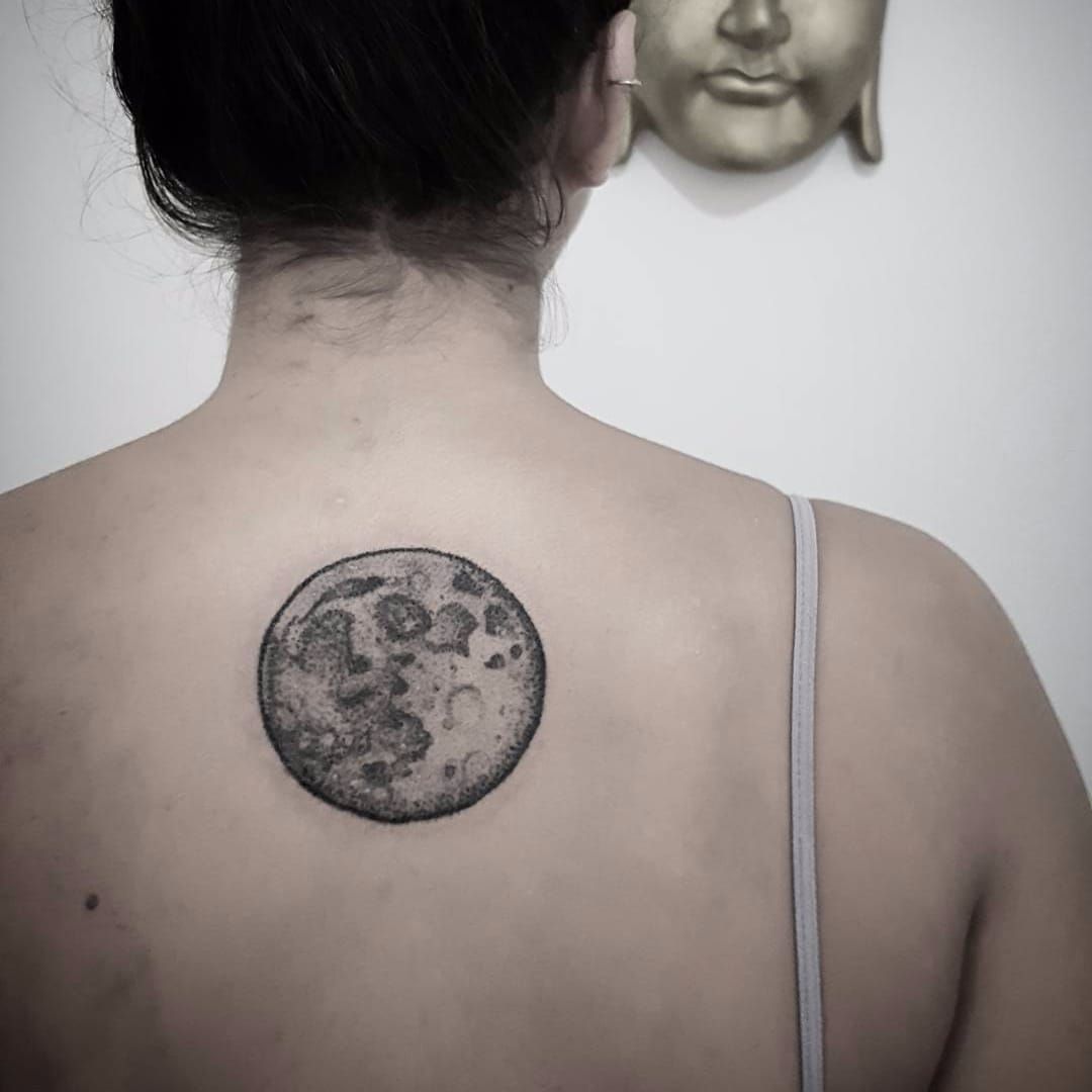 Луна с женским лицом тату