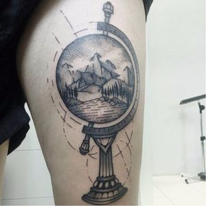 Globo #PedroVeloso #brazilianartist #tatuadoresdobrasil #brasil #brazil #blackwork #globo #globe #landscape #paisagem #montanha #hill #arvore #tree #pontilhismo #dotwork #ceu #sky
