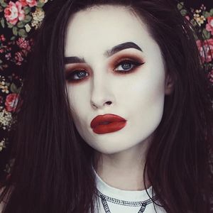 Classic Red Lip by Rachel Georgina (via IG-rachelgeorgina) #MUA #makeupartist #goth #grunge #lipstick #eyeshadow #rachelgeorgina