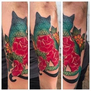 Cat silhouette and red roses tattoo by @kajsa_redrosetattoo #redrosetattoo #gothenburg #sweden #psychedelic #neotraditional #geometric #mendhi #cat #rose