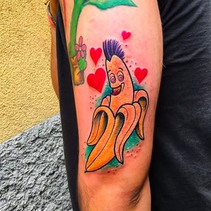 Punk Banana Tattoo by Simo Lodini @Simolodini_tattooer #Simolodinitattooer #banana #bananatattoo #fruittattoo #punk #neotraditional #fruit