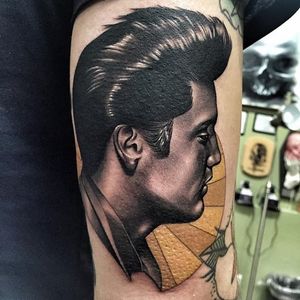 Side profile Elvis portrait by Abe Mendoza. #realism #portrait #blackandgrey #Elvis #ElvisPresley #AbeMendoza