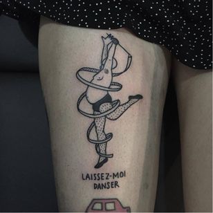 Divertido tatuaje de bailarina de Lydia Marier #LydiaMarier #minimalistic #blackwork #tradicional #bailarina