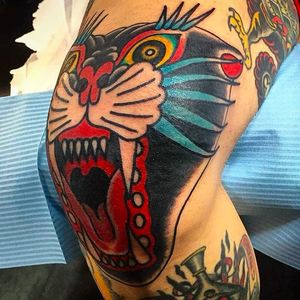 Growling Panther Knee Tattoo by @Elmongasasturain #Elmongasasturain #Traditional #Neotraditional #Alohatattoos #Barcelona #Spain #Panther