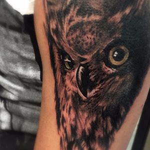 Coruja por Bonny Pamella! #tatuadorasbrasileiras #tatuadorasdobrasil #tattoobr #tattoodobr #SãoPaulo #realismo #realism #realista #realistic #coruja #owl #natureza #nature