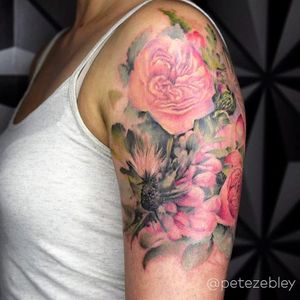 Shoulder flower tattoo by Pete Zebley #PeteZebley #flower #flowers #realism #photorealism #realistic