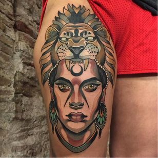 Tatuaje de guerrero nativo por Leah Tattooer #LeahTattooer #neotradicional #nativo #guerrero