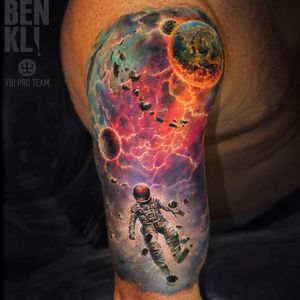 Space tattoo by Ben Klishevskiy #BenKlishevskiy #space #realism #realistic #astronaut #galaxy #solarsystem #planets (Photo: Instagram)