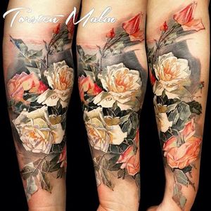 Painterly roses forearm piece by Torsten Malm. #realism #colorrealism #flowers #roses #TorstenMalm