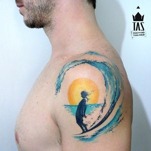 Surf Tattoo by Rodrigo Tas #WatercolorTattoos #WatercolorTattoo #WatercolorArtists #Watercolor #Brazil #BrazilianTattooArtists #RodrigoTas #surf #surfer