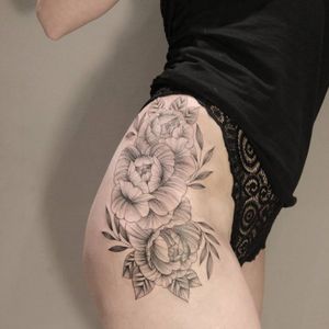 Awesome flower tattoo on the hip #JuliaMikhaylova #blackwork #flowers