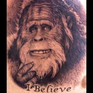 An awesome black and grey shoutout to Harry and the Hendersons by Pepper (IG—pepperspicy). #Bigfoot #blackandgrey #portraiture #Sasquatch #Yeti