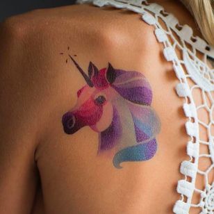 Vibrant unicorn design, artist unknown #unicorn #vibrant #magicalanimal #animal #color