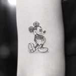 Mickey Mouse tattoo design by Sanghyuk Ko. #SanghyukKo #MrK #sketch #fineline #singleneedle #classic #disney #retro #mickeymouse #cartoon #vintage