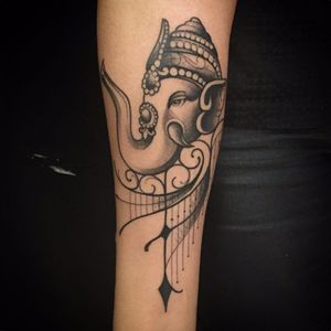 Por Torra Tattoo #TorraTattoo #brasil #brazil #brazilianartist #tatuadoresdobrasil #blackwork #ornamental #elephant #elefante #IndianElephant #elefanteindiano #ganesha #pontilhismo #dotwork #fineline