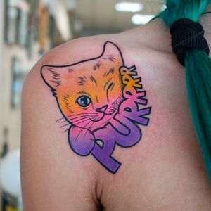 A cute and awesome little cat tattoo done by Gennaro Varriale. #GennaroVarriale #coloredtattoo #pasteltattoo #cat #pussycat
