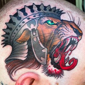Insane scalp tattoo of a lion wearing a helmet. Awesome tattoo by Peter Lagergren. #peterlagergren #neotraditional #lion #PeterLagergren