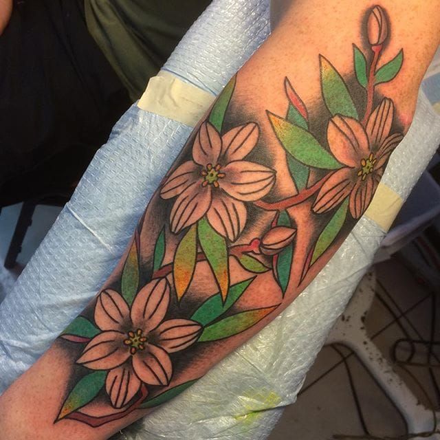 Traditional flower Im on IG rustyshackleferdd for neotraditional tattoo  designs  rTattooDesigns