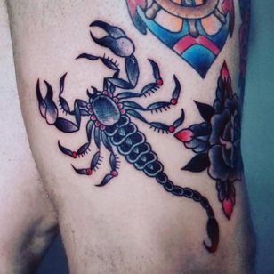 Tatuaje escorpión por bob deniro (IG: bob.deniro) #traditional #scorpion #bobdeniro