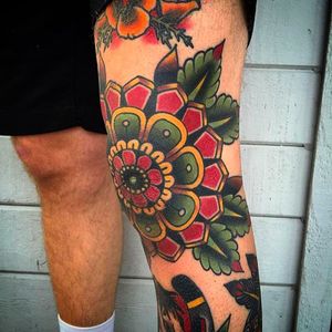 Brutal and massive mandala flower tattoo done by Bradley Kinney. #bradleykinney #DanaPointTattoo #traditional #bold #mandala #flower #knee