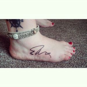 Brooke Burns' Ed Sheeran autograph tattoo #EdSheeran #autographtattoo.