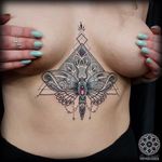 Mariposa por Coen Mitchell #CoenMitchell #gringo #pontilhismo #graphic #grafico #tribal #mosaic #mosaico #joia #jewelry #mariposa #moth