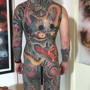 A fearsome hannya with snakes coiling around it via Marius Meyer (IG—mariusmey). #hannya #largescale #MariusMeyer #snakes #traditional