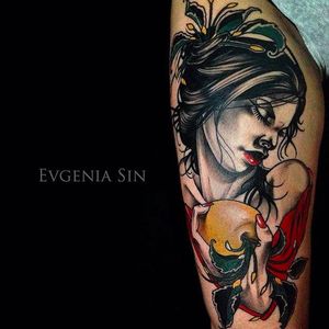 Awesome dark composition of a girl holding an apple. Tattoo by Evgenia Sin. #EvgeniaSin #neotraditional #coloredtattoo #girl #apple