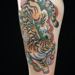 Tattoo by Wendy Pham #WendyPham #TaikoGallery #WenRamen #newtraditional #color #Japanese #mashup #tiger #junglecat #cat #lanters #pattern #leaf #leaves #animal