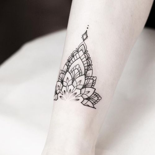 Ornamental tattoo by Rachael Ainsworth #RachaelAinsworth #ornamental