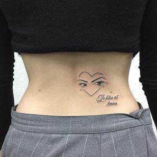 Futuro femenino tatuaje de Soto Gang #SotoGang #blackwork #linework #text #quote #ojos #heart #anime #manga #sparkle #stars #future #feminine #script #love