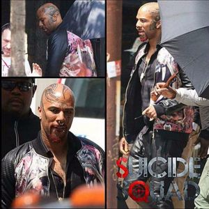 Common displaying his tattoos and piercings on the set of Suicide Squad #Common #SuicideSquad