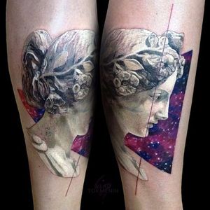 A classic bust juxtaposed by a triangular cutout of outer space via Vlad Tokmenin (IG—vt_tattoo). #bust #galactic #realism #space #statue #VladTokmenin
