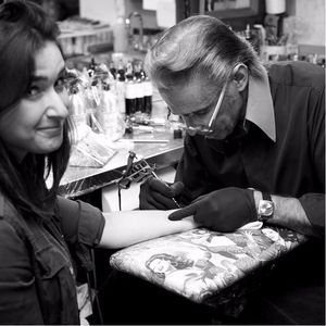 Mark Mahoney tattooing a fan of The Kills #MarkMahoney #TheKills #thekillsunderthegun #music #rockband #AlisonMosshart #JamieHince