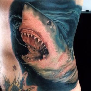 Joe Carpenter #tubarão #tubarões #realismo #tatuagemrealista #realismocolorido #tatuagemcolorida #fundodomar #mar #brasil #brazil #portugues #portuguese
