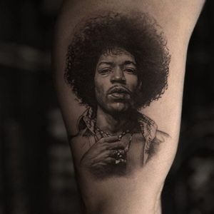 A worthy tribute to the guitar god Jimi Hendrix by Niki Norberg. #bangers #blackandgrey #JimiHendrix #NikiNorberg #photorealism #realism #music