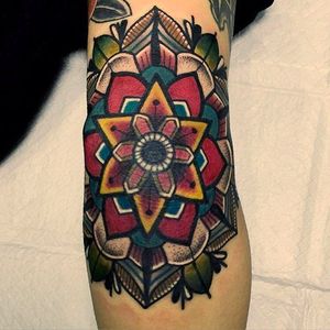 Love the desaturated colors in this mandala tattoo by Mico @Micotattoo #Micotattoo #Mico #mandala #flower #bold