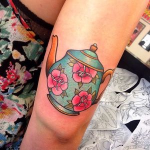 Floral teapot tattoo by Miss Quartz. #traditional #cute #MissQuartz #floral #rose #teapot