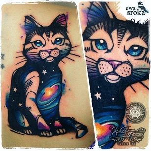 Tatuaje de acuarela de gato galáctico por Ewa Sroka a través de @EwaSrokaTattoo #EwaSrokaTattoo #Rainbow #Bright #WatercolorTattoo #Galaxy #Cat #Poland #watercolor